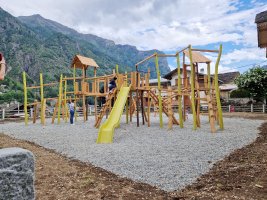 Playground in legno inaugurato a Riva Vakdobbia