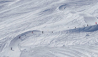allestimento pista da sci snowboard The Cave - Carosello3000_10