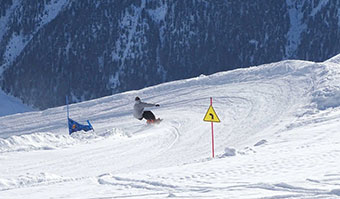 allestimento pista da sci snowboard The Cave - Carosello3000_12